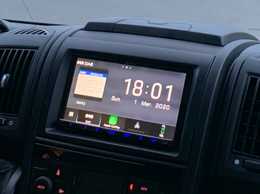 Bild vom 2-Din Radio in eingeschaltetem Zustand